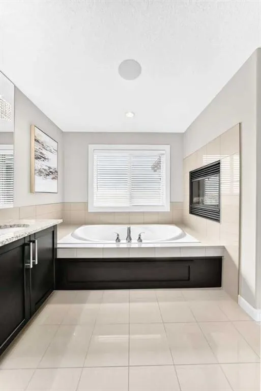 96 Cranarch Heights SE