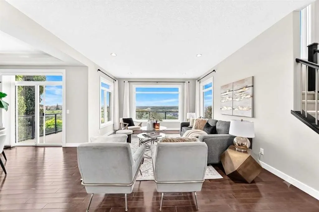 96 Cranarch Heights SE