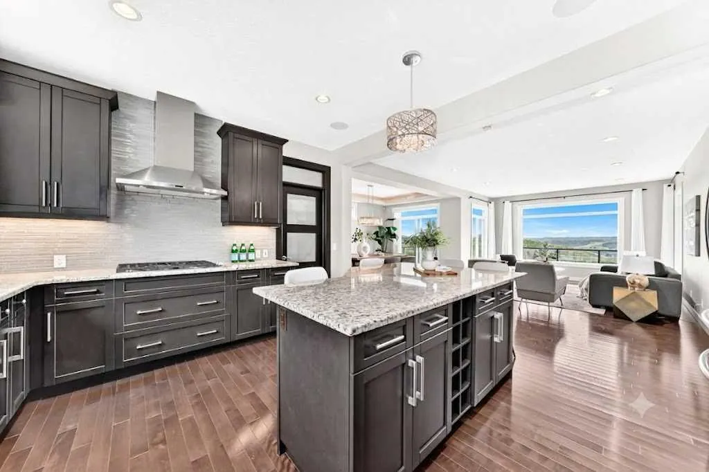 96 Cranarch Heights SE