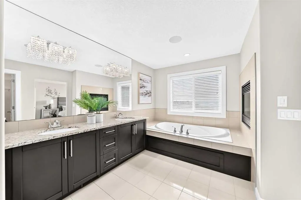 96 Cranarch Heights SE