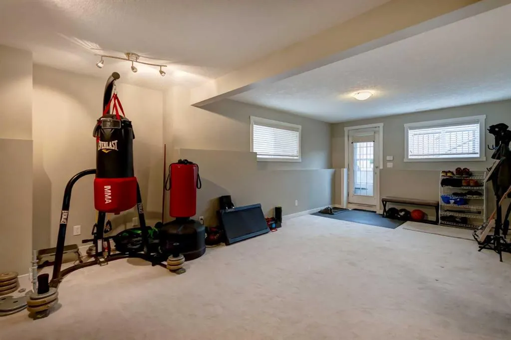 6 Elgin Meadows Road SE