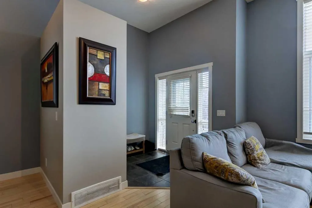 6 Elgin Meadows Road SE