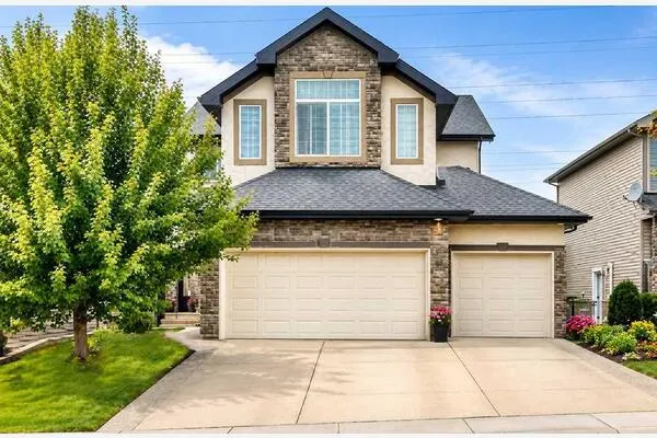 212 ASPENMERE Close
