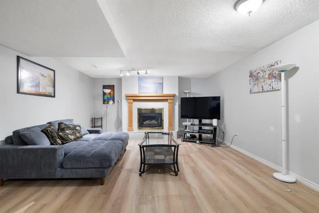 76 Douglas Ridge Close SE