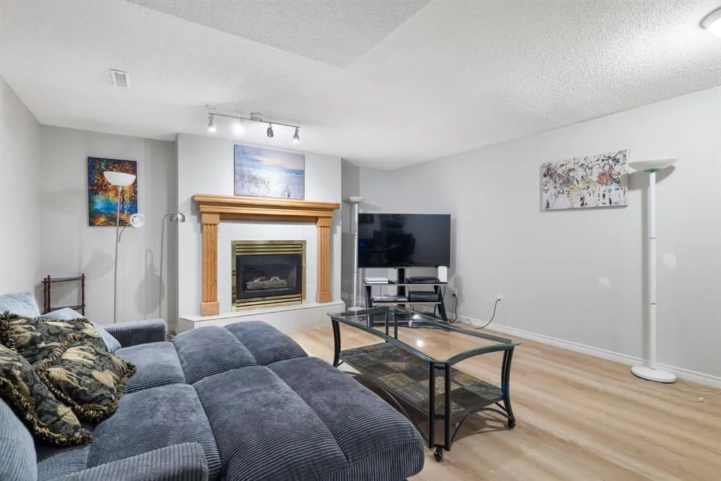76 Douglas Ridge Close SE