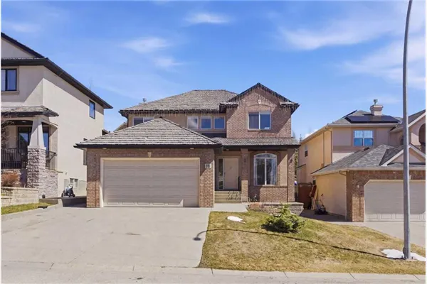 18 Royal Crest Way NW