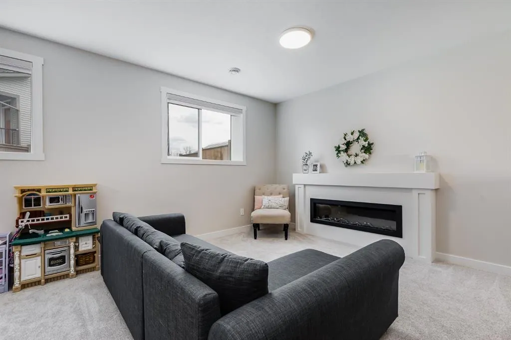 315 Monterey Place SE
