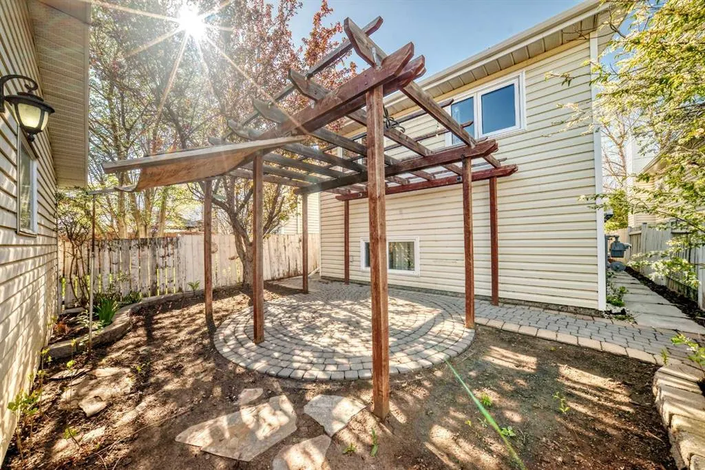 243 Erin Meadow Close