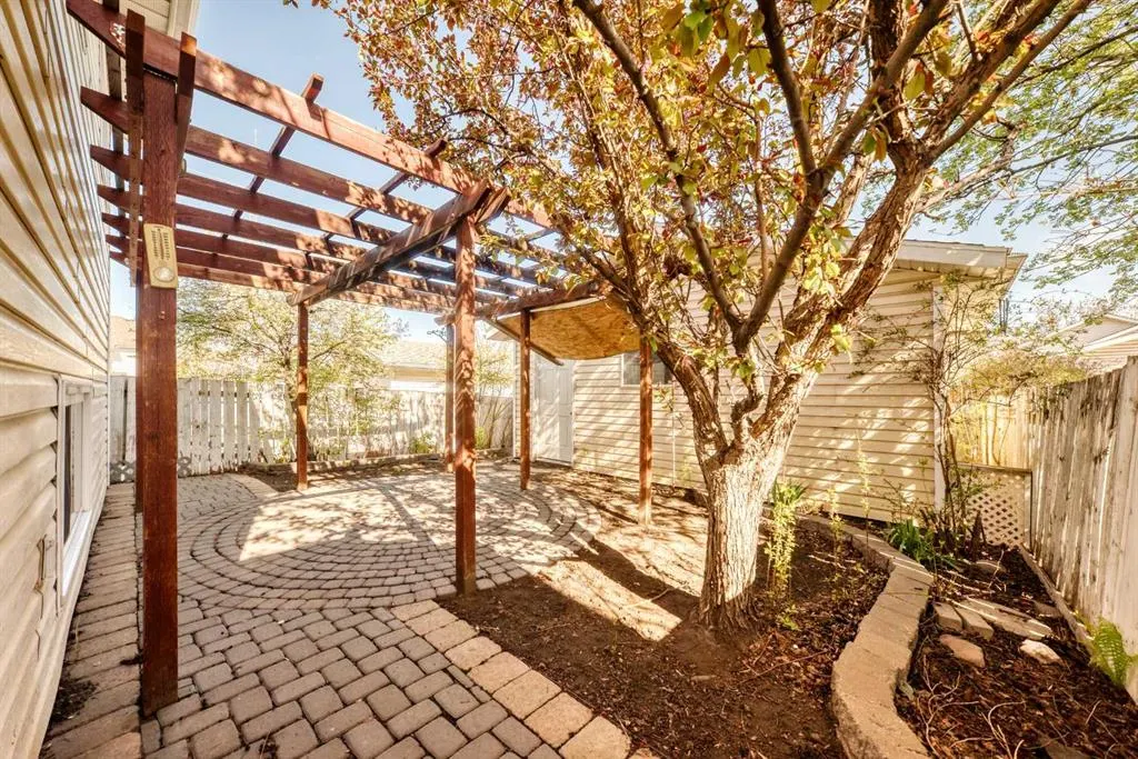 243 Erin Meadow Close