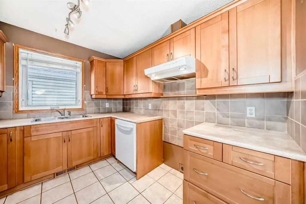 243 Erin Meadow Close