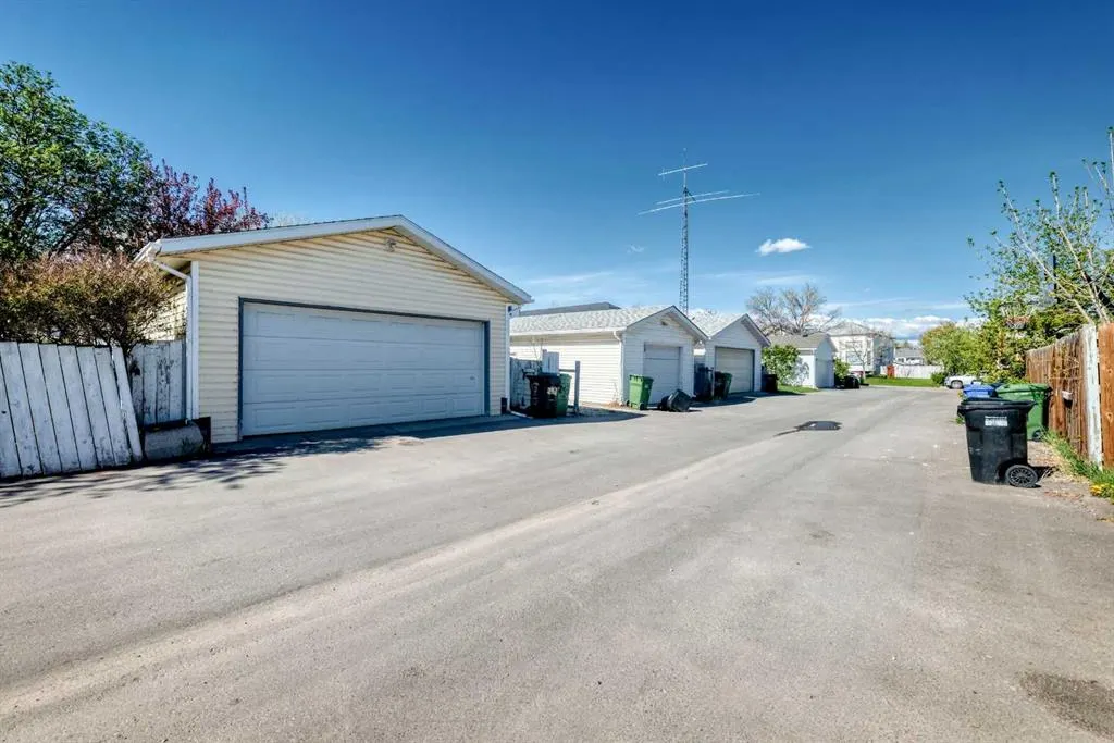 243 Erin Meadow Close