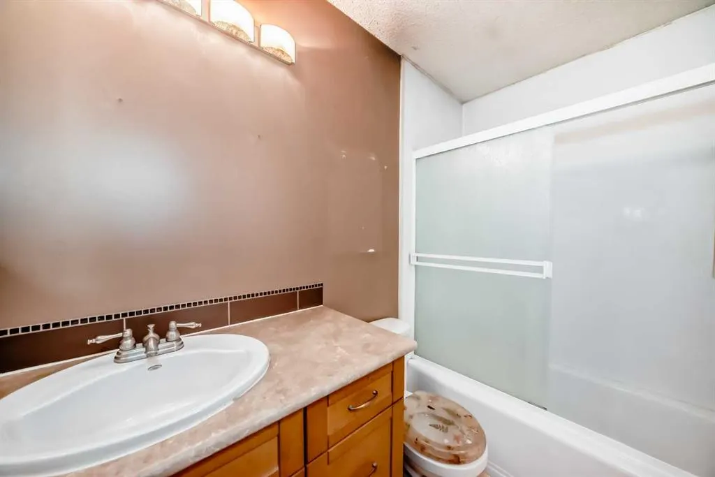 243 Erin Meadow Close