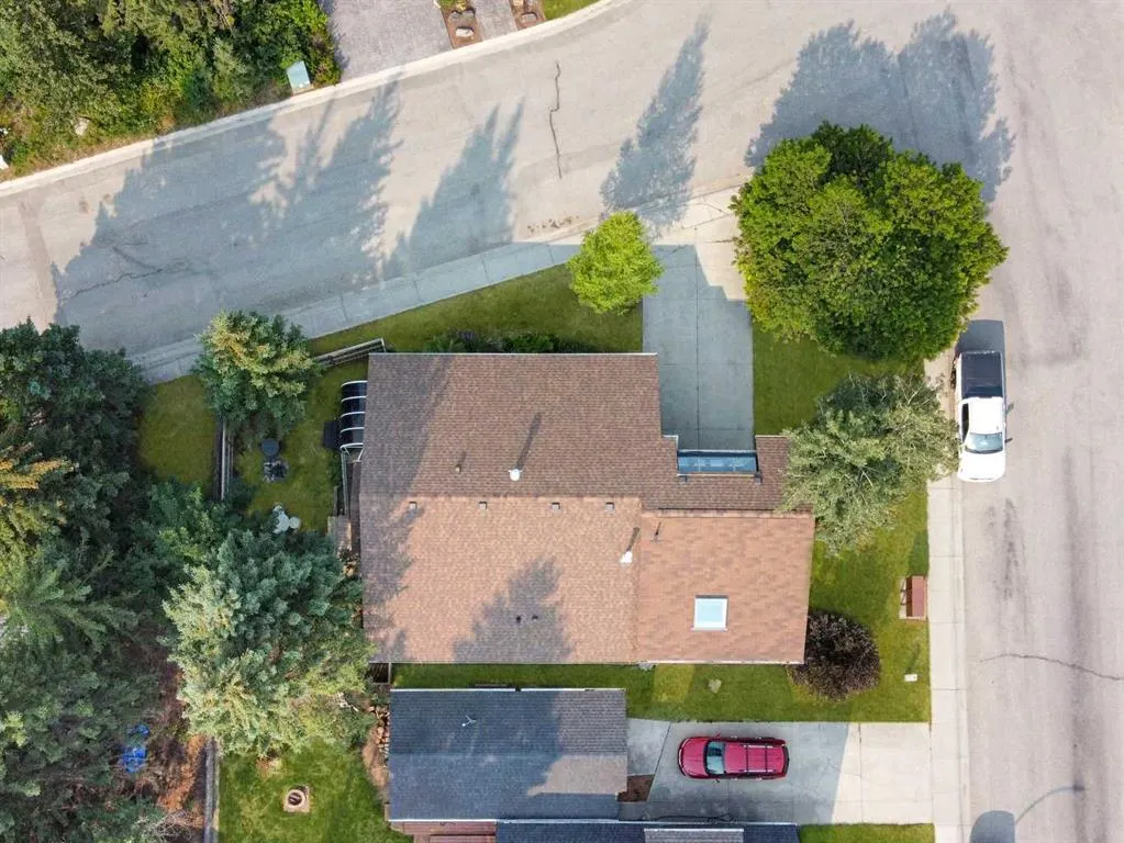 22 Pinewood Crescent