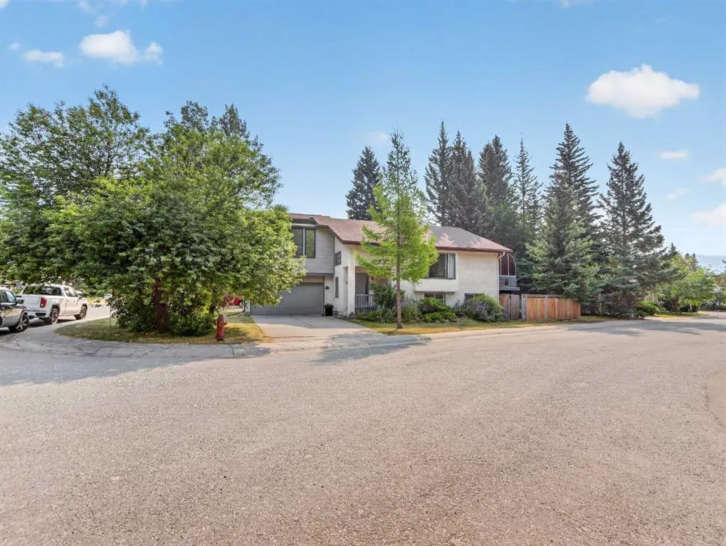 22 Pinewood Crescent