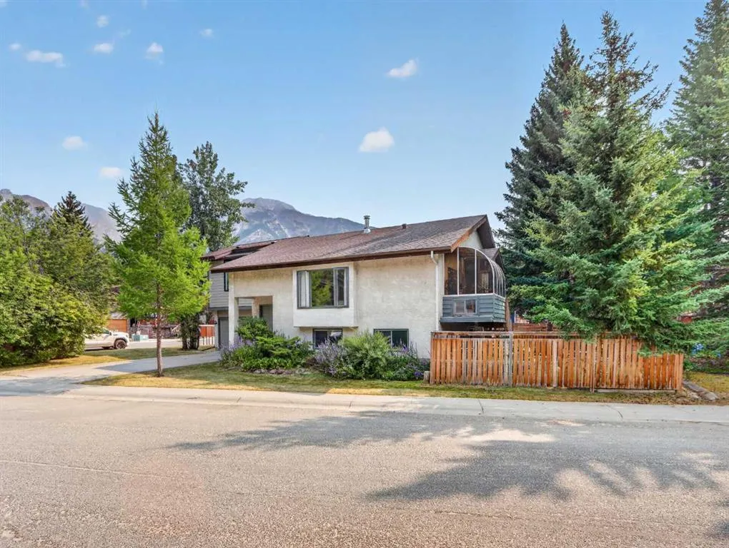 22 Pinewood Crescent
