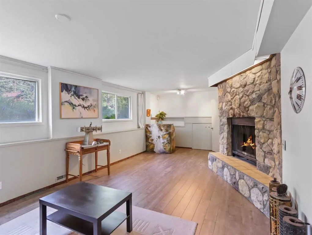 22 Pinewood Crescent