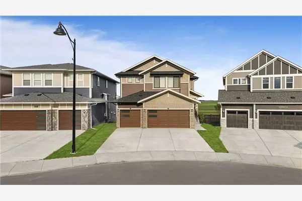 105 Homestead Crescent NE