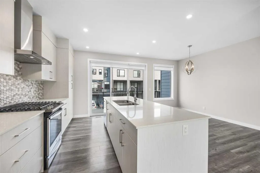 615 Evanston Link NW