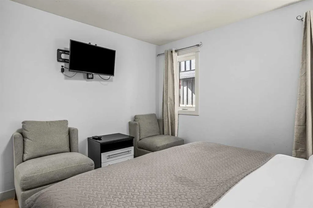 1406 2nd Avenue #1