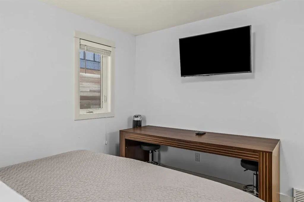 1406 2nd Avenue #1