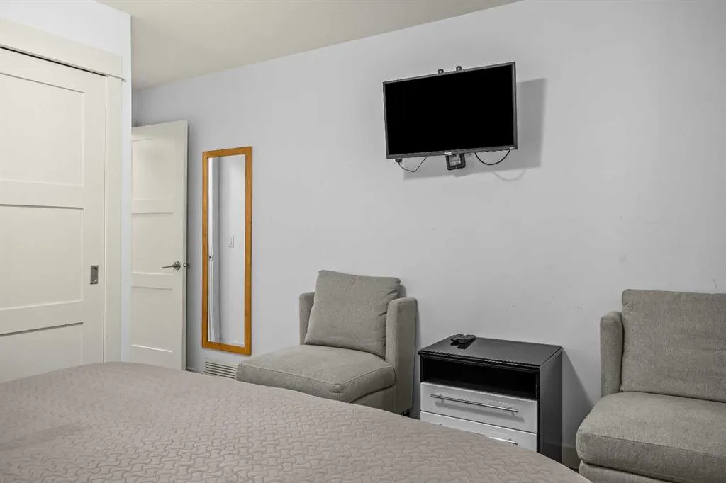 1406 2nd Avenue #1