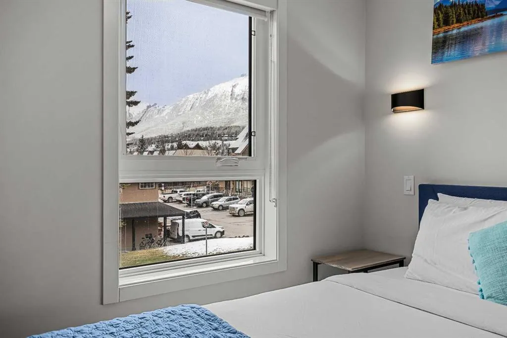 105 Kananaskis Way #207