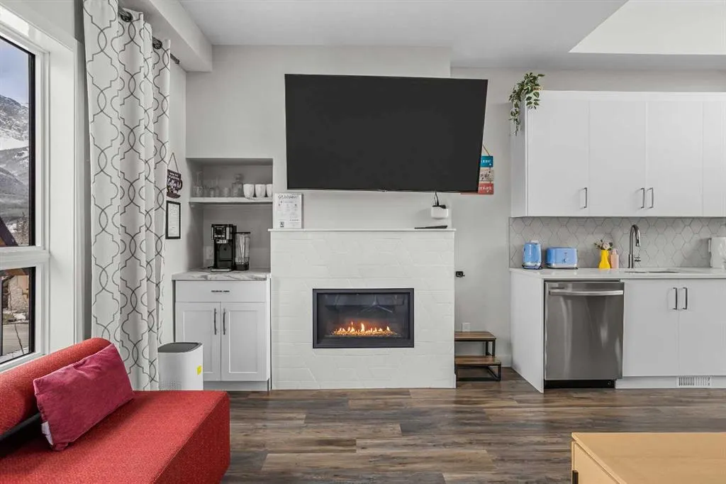 105 Kananaskis Way #207
