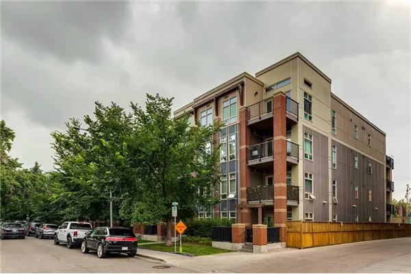 323 20 Avenue SW