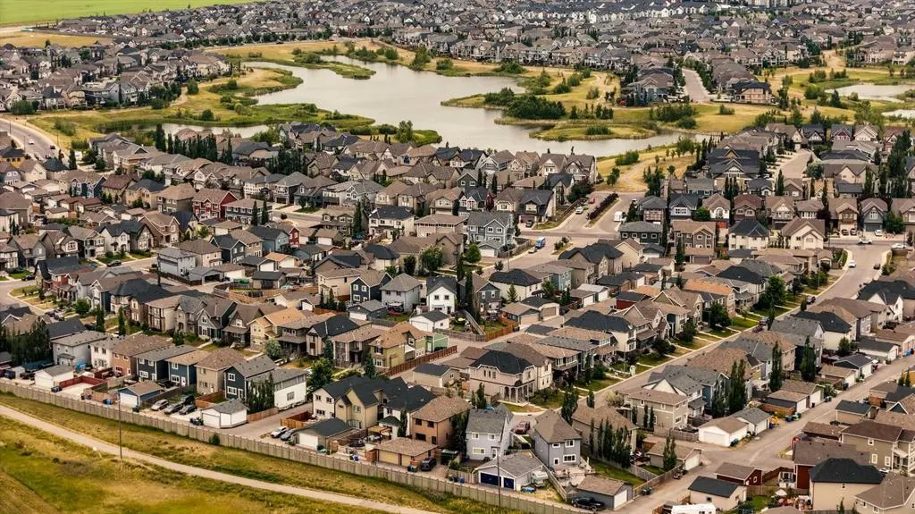 360 Marquis Heights SE