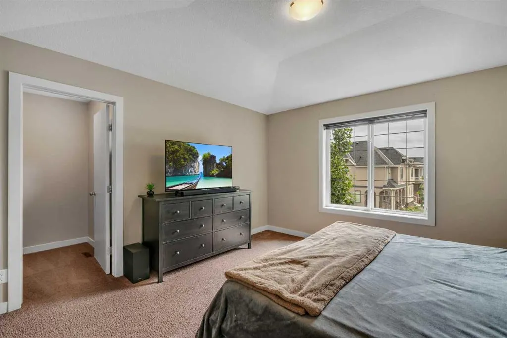 360 Marquis Heights SE