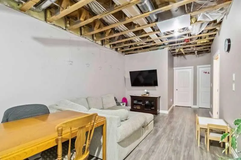 221 Ash Way