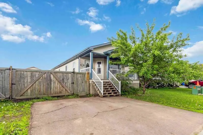 221 Ash Way