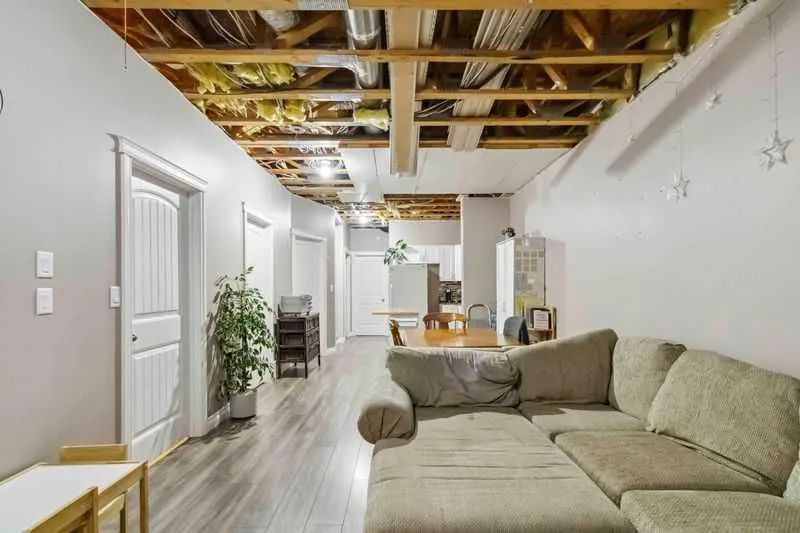 221 Ash Way
