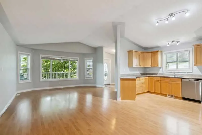 221 Ash Way