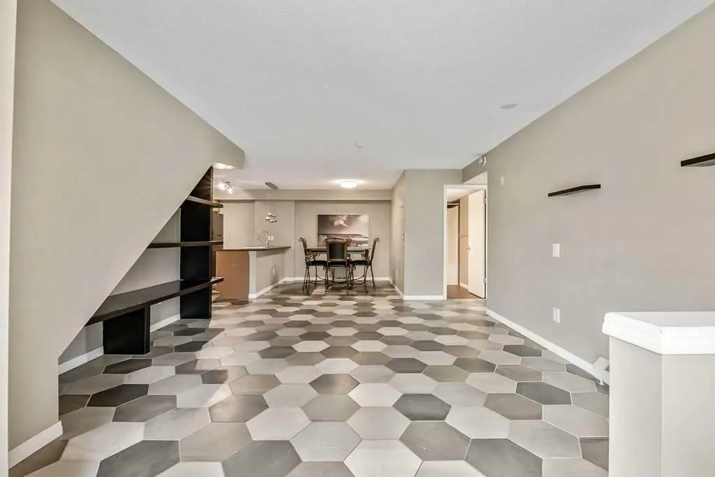 21 Mckenzie Towne Gate SE #2