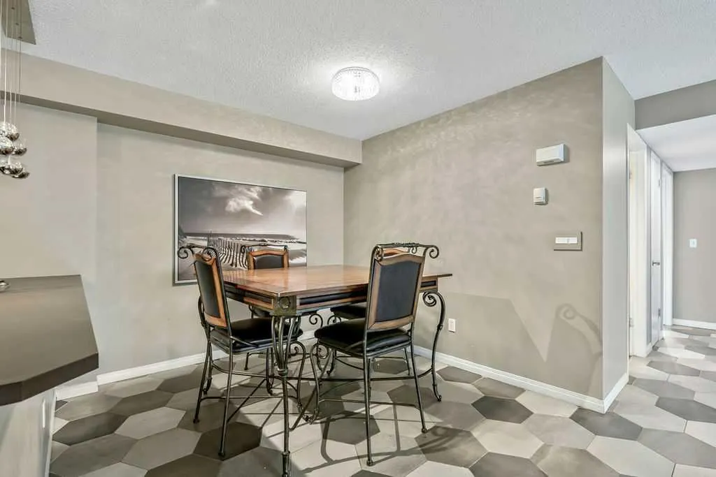 21 Mckenzie Towne Gate SE #2
