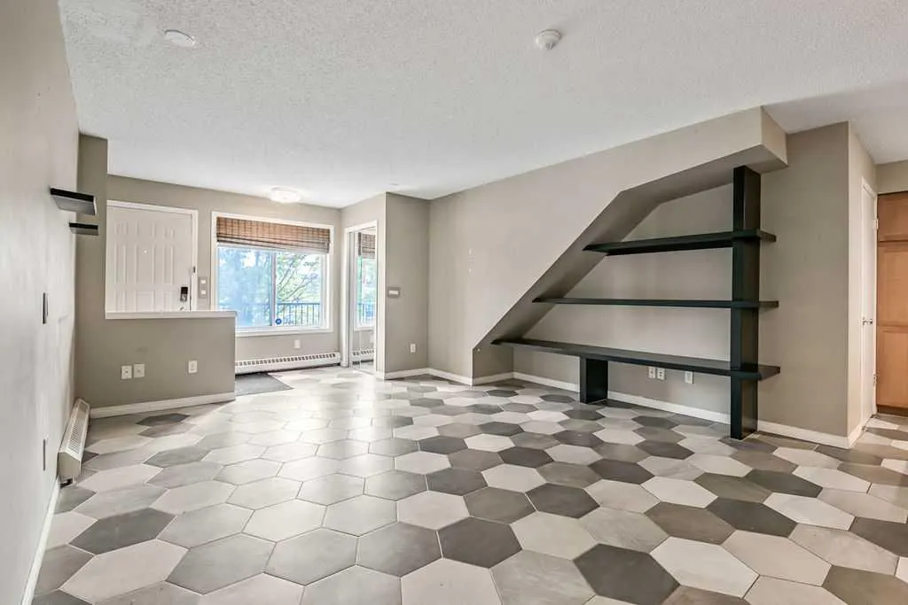 21 Mckenzie Towne Gate SE #2