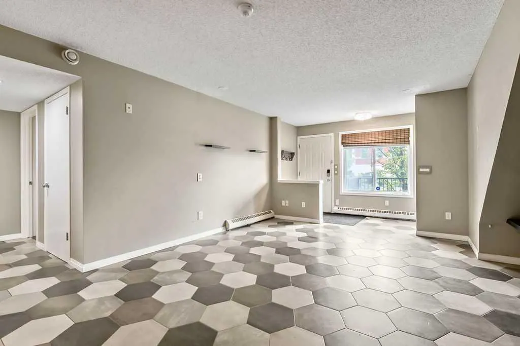 21 Mckenzie Towne Gate SE #2