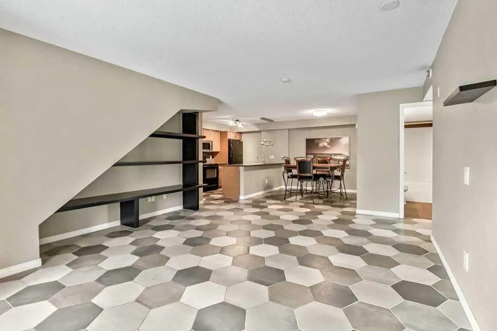 21 Mckenzie Towne Gate SE #2