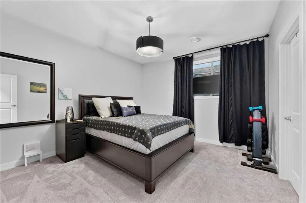 9 Drake Landing Square