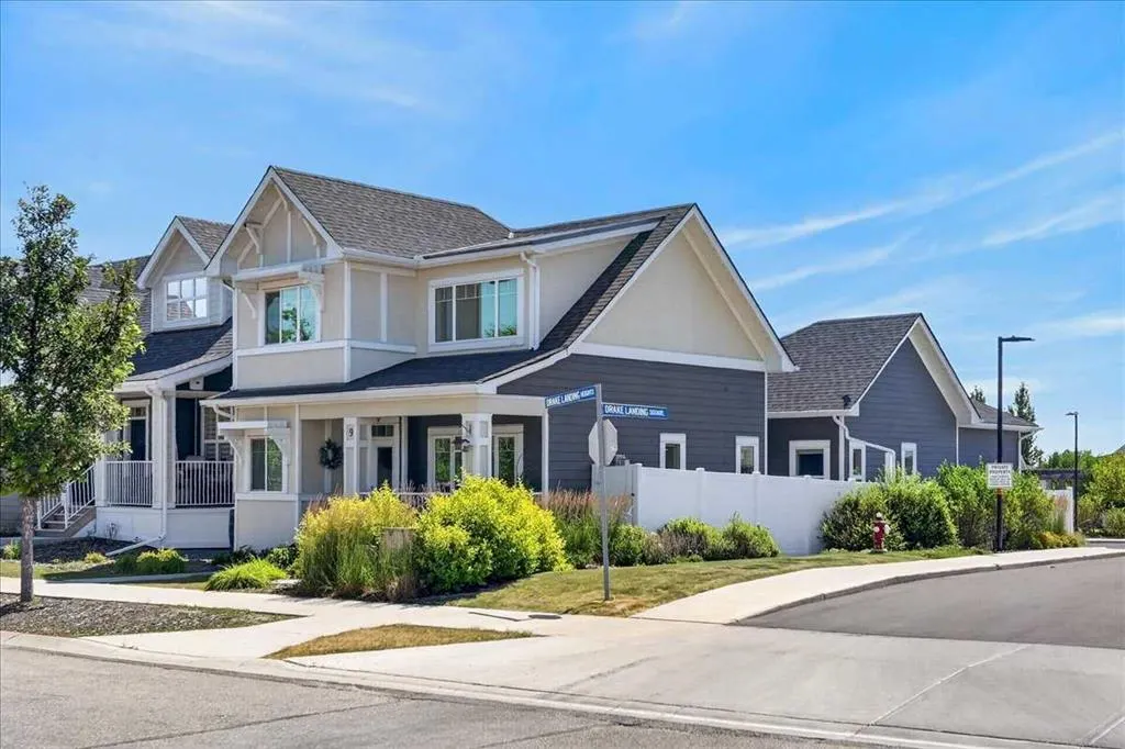 9 Drake Landing Square