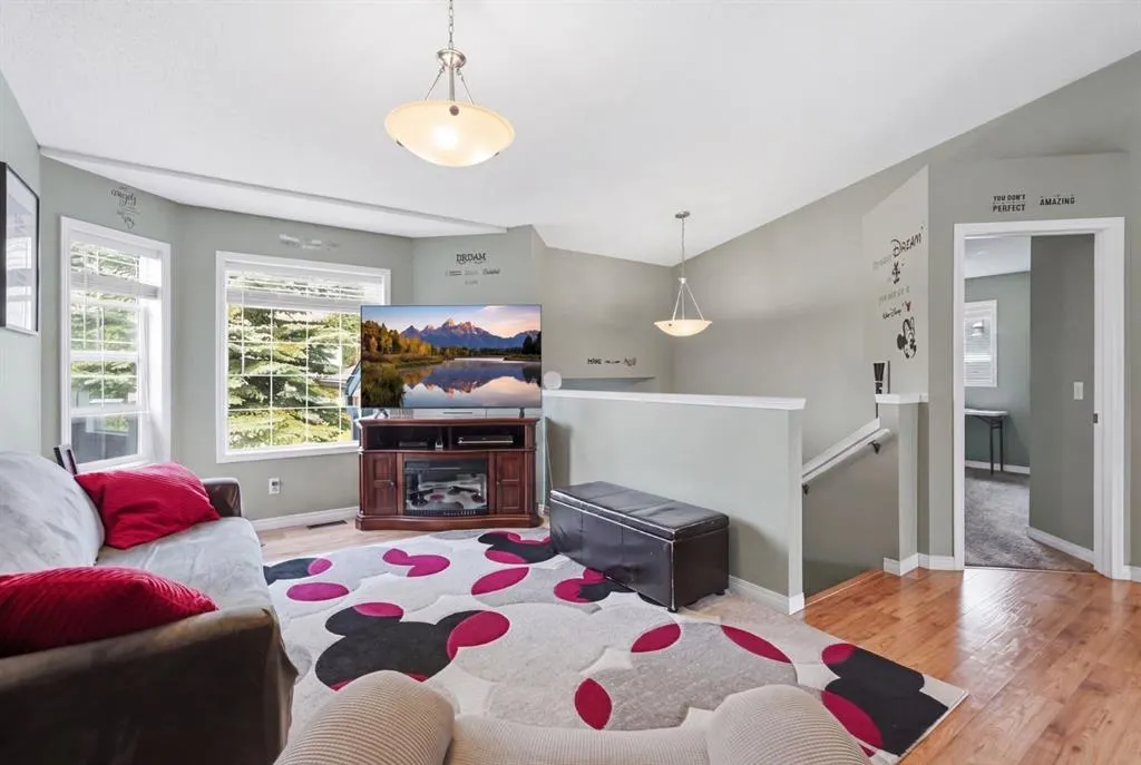 76 Crystalridge Crescent