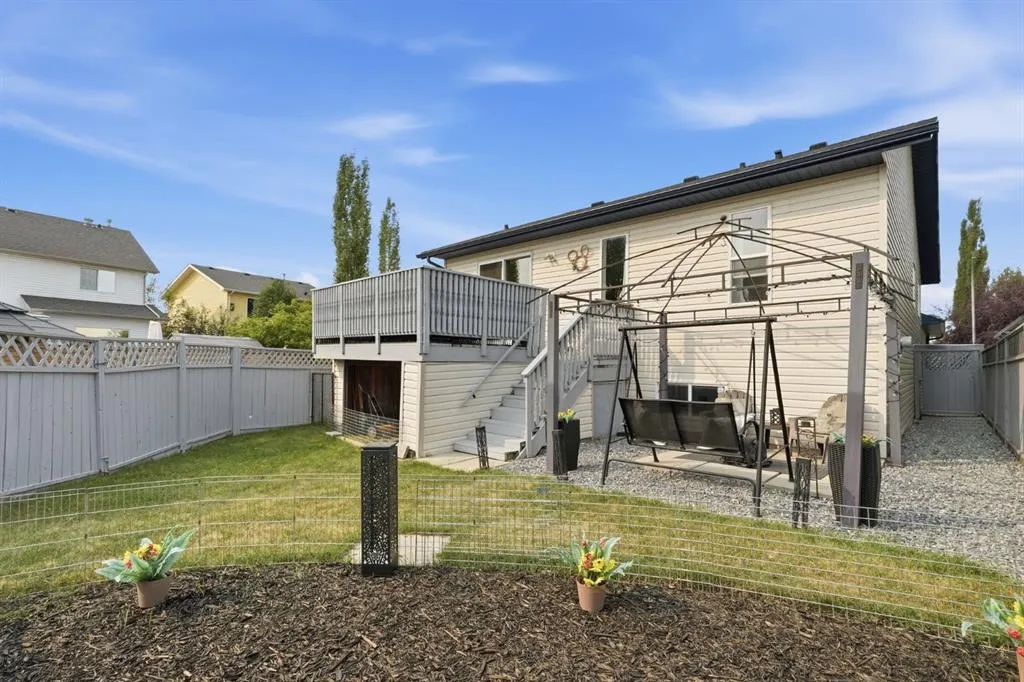 76 Crystalridge Crescent