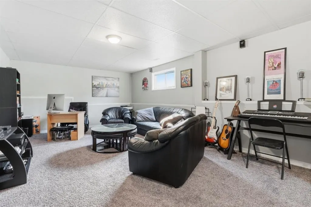 76 Crystalridge Crescent