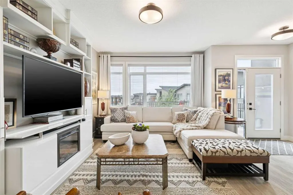 17 Royal Elm Green NW