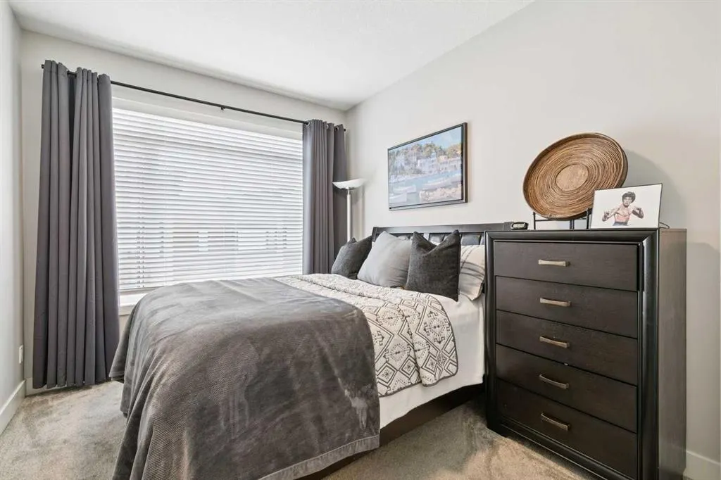 17 Royal Elm Green NW