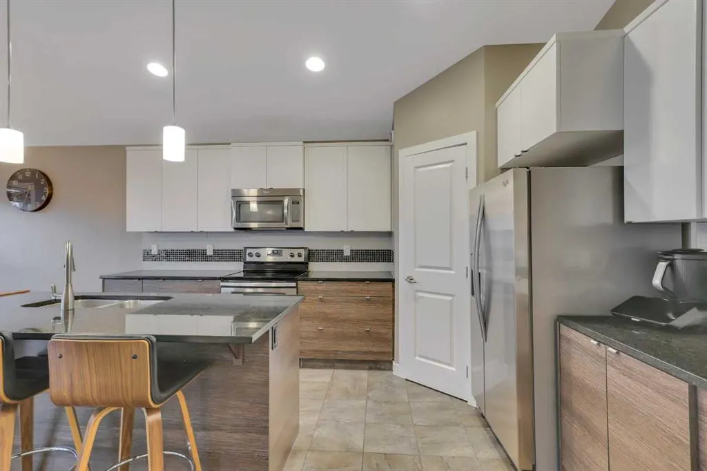 203 Cedar Square