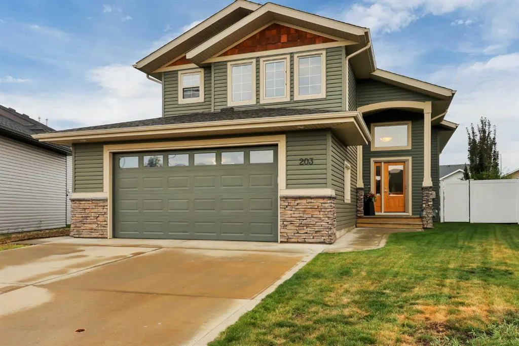 203 Cedar Square