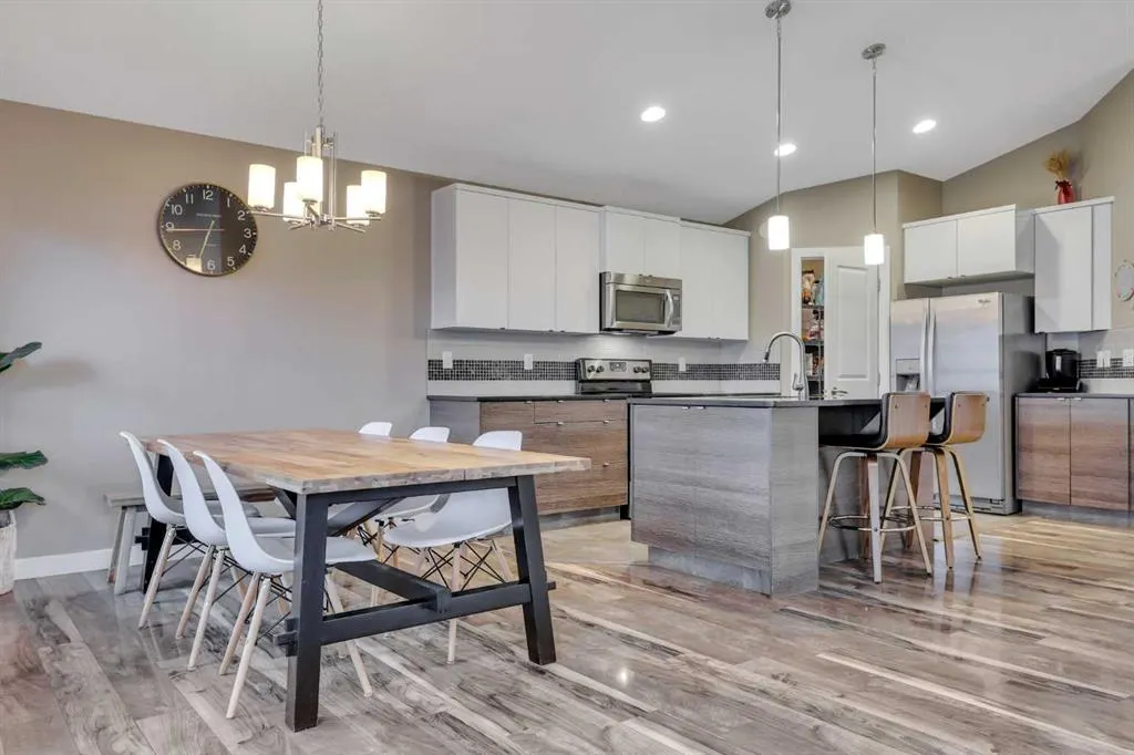 203 Cedar Square