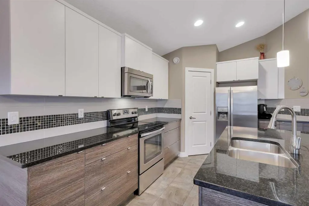 203 Cedar Square